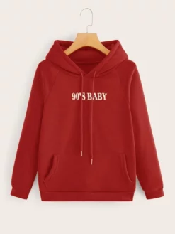 COZZY - Pull à capuche avec motif lettre "90'S BABY" en Rouge