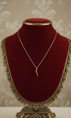 Maison Accessoire - Collier doré a motif piment rouge